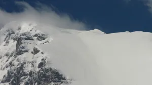Risc crescut de avalanşe în Masivul Bucegi, în urma încălzirii vremii