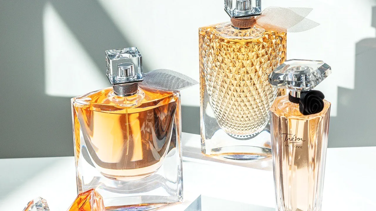 Promoţie şi livrare gratuită la o selecţie excelentă de parfumuri şi cosmetice de brand doar pe Notino (P)
