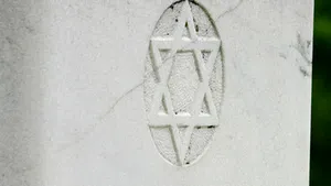 Sute de morminte din Cimitirul Evreiesc de pe şoseaua Giurgiului, profanate