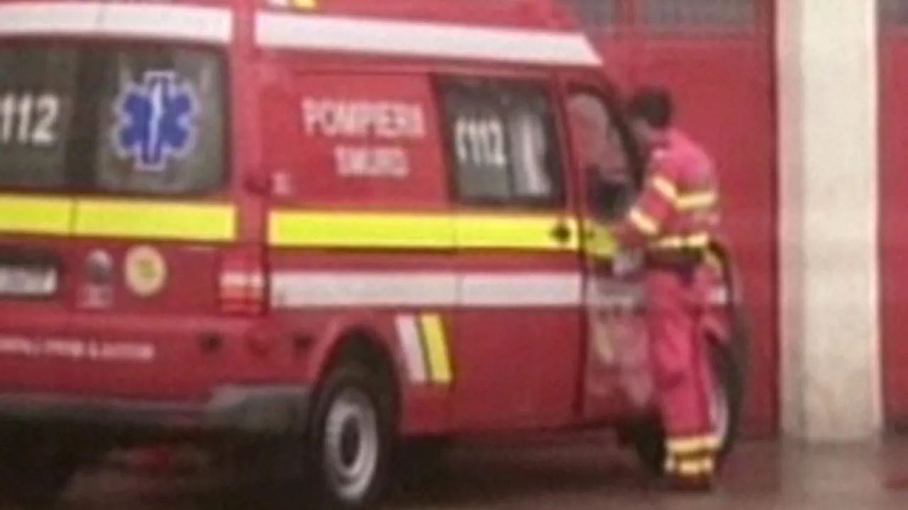 O ambulanţă SMURD a fost lovită de un tramvai - VIDEO
