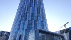 Unde se deschide cel mai ÎNALT restaurant din România şi cât costă să iei prânzul la peste 100 de metri înălţime