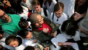 REVOLTĂ: Studenţii de la Medicină ameninţă cu proteste dacă se fac schimbări în bibliografia pentru Rezidenţiat