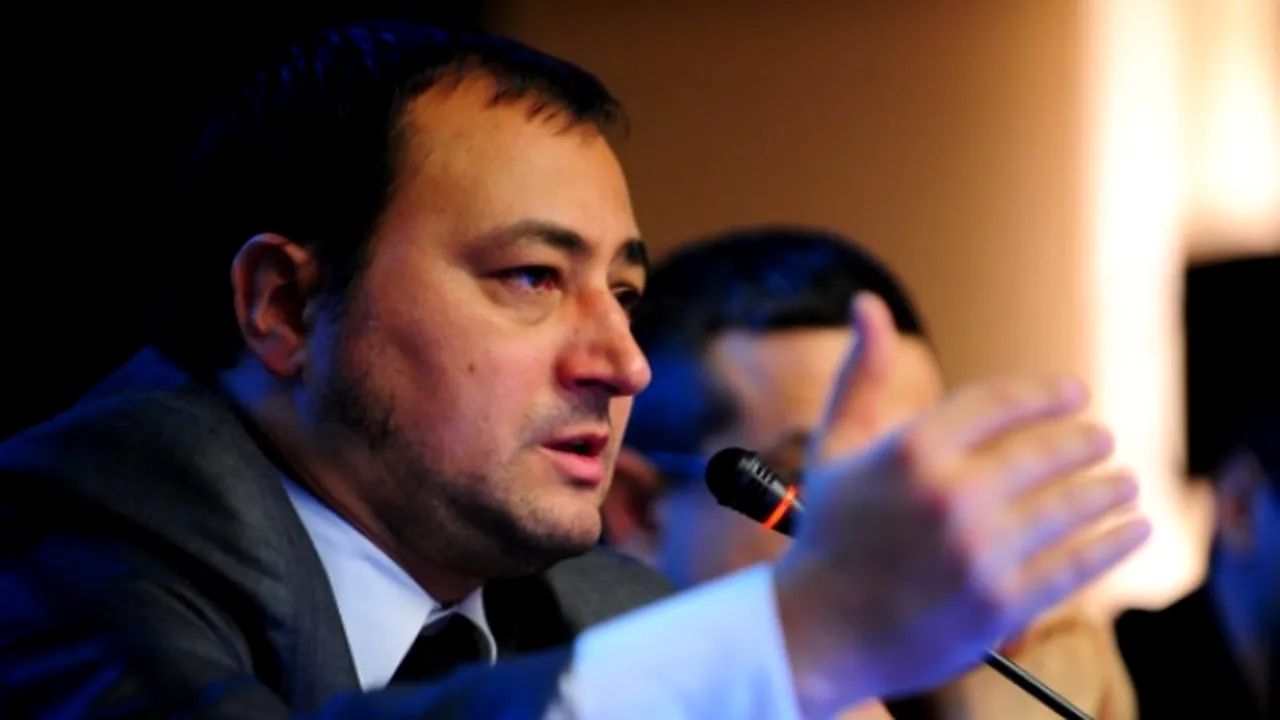 Consilier al premierului: Preşedintele s-a matrafoxat. E beat, nu numai de putere. Alcoolul dictează