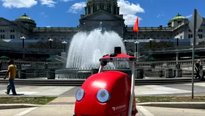 Un robot de livrări a refuzat să părăsească zona în care se desfășura o operațiune SWAT