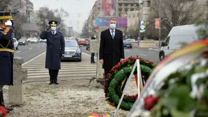 Klaus Iohannis: Nimeni să nu uite că, pentru idealurile lor, românii s-au aşezat în faţa tancurilor