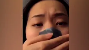 VIDEO: O adolescentă a ajuns la medic pentru că şi-a băgat în gură un instrument muzical 