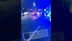 VIDEO Incident în Capitală. Un bărbat înarmat cu un cuţit a atacat mai multe persoane, în centrul Bucureştiului 