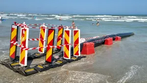 Garda de Mediu: O țeavă care deversează ape pluviale pe plaja din Năvodari va fi dezafectată