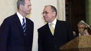 De ce îl ura Iliescu pe Regele Mihai. De la interzicerea intrării în țară la reconcilierea formală din 2001