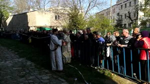 Izvorul Tămăduirii 2018. Pelerinaj impresionant la unul dintre izvoarele despre care se spune că are proprietăţi vindecătoare