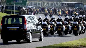 Sicriul cu trupul neînsufleţit al lui Nelson Mandela, depus din nou la sediul preşedinţiei