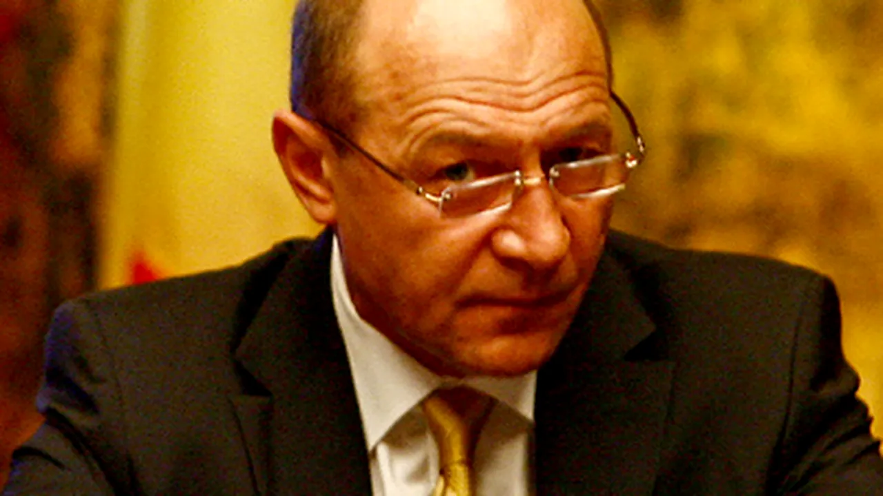 Băsescu: Susţin reducerea cu 10-15.000 de angajaţi a aparatului de stat