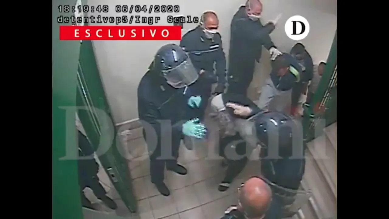 Scandal în Italia. Ministrul Justiţiei a suspendat 52 de ofiţeri care băteau deţinuţi în puşcărie. Imaginile difuzate au ultragiat societatea italiană
