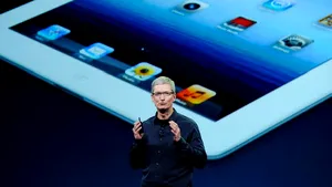 Licitaţia pentru o cafea cu CEO-ul Apple Tim Cook, adjudecată pentru 610.000 de dolari