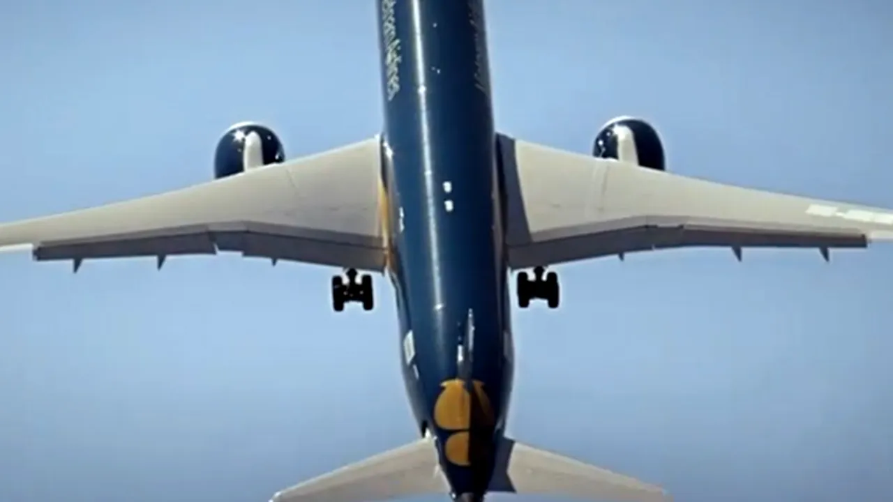 Ce este capabil să facă noul 787 Dreamliner. Imagini cu un show acrobatic cu aeronava - VIDEO