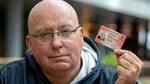 Povestea unui bărbat care se identifică cu o femeie pentru a se pensiona mai devreme