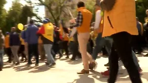 Marş PNL la Alexandria: Peste 3.000 de participanţi/ Ludovic Orban îi îndeamnă pe liberali să fie atenţi la votul din 26 mai: Cu ochii pe ei şi cu parul pe ei