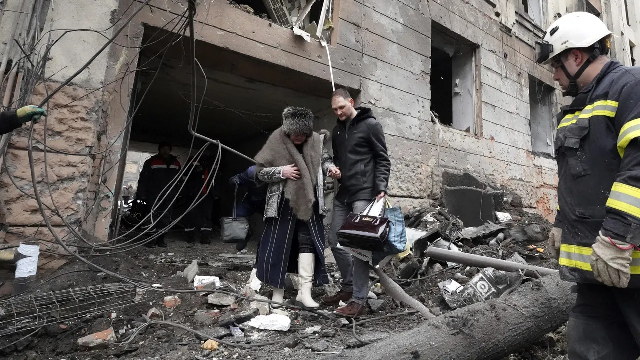 Războiul din Ucraina, ziua 348. Financial Times: ofensivă rusă de proporţii în următoarele 10 zile, ţinta fiind ocuparea regiunii Donbas / Discuţii privind noul ministru al Apărării de la Kiev / Zelenski, aşteptat joi la Bruxelles