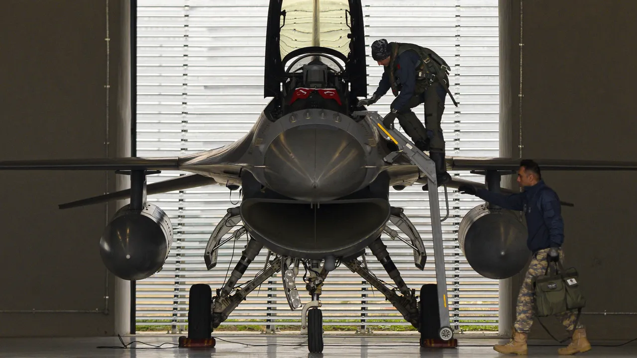 Ucraina primeşte primele avioane de luptă F-16. Kievul le-a cerut de la începutul războiului pentru a respinge atacurile Rusiei