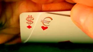 Procurorul suspectat că a jucat la poker banii de la un flagrant, cercetat în libertate