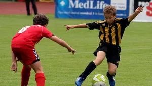 Un meci între două echipe de copii sub 9 ani a fost urmărit de aproximativ 500.000 de oameni