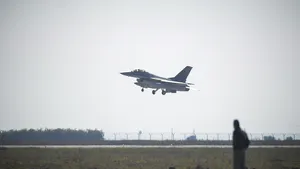 Avioane F-16 ale SUA au ajuns la Baza aeriană Borcea pentru a consolida misiunea de poliţie aeriană a NATO în România