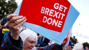 Marea Britanie dă asigurări că nu va deporta automat cetăţenii UE în urma Brexit