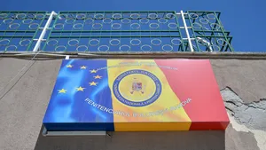 Patru angajaţi ai Spitalului Penitenciar Rahova, arestaţi preventiv după ce ar fi agresat mai mulţi deţinuţi. Alţi patru au primit arest la domiciliu / Procurori: Conducerea unităţii a contribuit la ascunderea faptelor