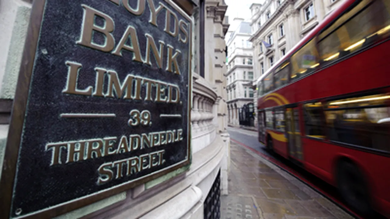 Lloyds a anunţat pierderi de zece miliarde de lire sterline