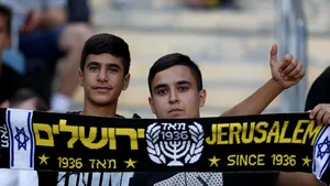 Beitar Ierusalim, ai cărei suporteri sunt cunoscuţi pentru rasism, a fost cumpărată de un şeic arab. Netanyahu: „O schimbare în bine”