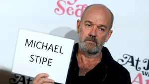 ASCULTĂ SMART RADIO | Un fost membru al trupei R.E.M. va lansa un album solo