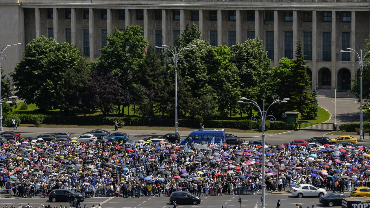 Guvernul nu măreşte salariile profesorilor. 220.000 de profesori, primă de 2.500 de lei 