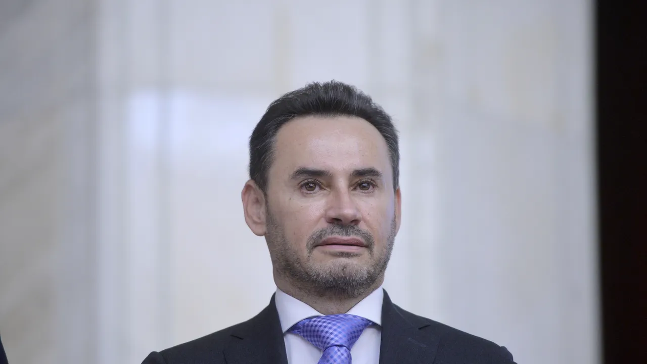 Primarul Aradului, Gheorghe Falcă, transportat cu ambulanţa la spital după discuţiile de la Guvern 