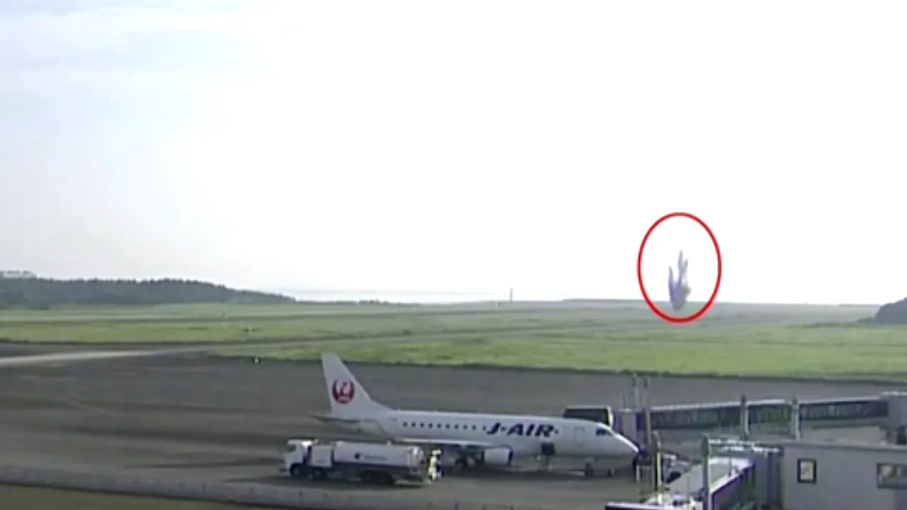O bombă din Al Doilea Război Mondial a explodat pe pista aeroportului Miyazaki. Incidentul a avut loc la scurt timp după decolarea unui avion
