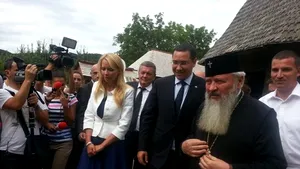 Cluj: Ponta s-a închinat la icoana Fecioarei Maria de la Mănăstirea Nicula - FOTO