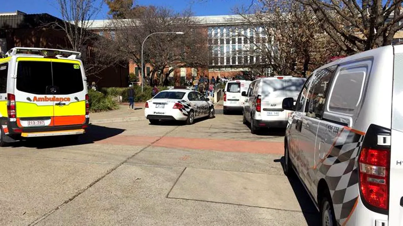 Mai multe persoane au fost rănite în urma unui atac într-un campus universitar din Australia/ Un student a atacat un profesor cu o bâtă de baseball