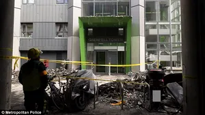 Peste 60 de blocuri-turn de locuit din Marea Britanie nu respectă normele de siguranţă pentru incendii