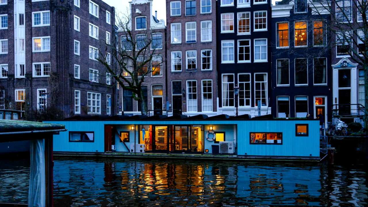 De ce a interzis Amsterdam reclamele la carne și combustibili fosili