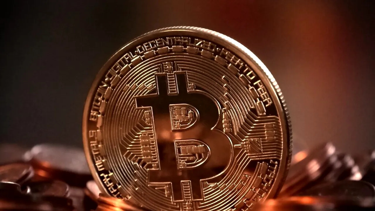 Și totuși: cine e în spatele Bitcoin? Trilionarul Dan Peña spune că, dacă am ști, am fugi mâncând pământul să vindem