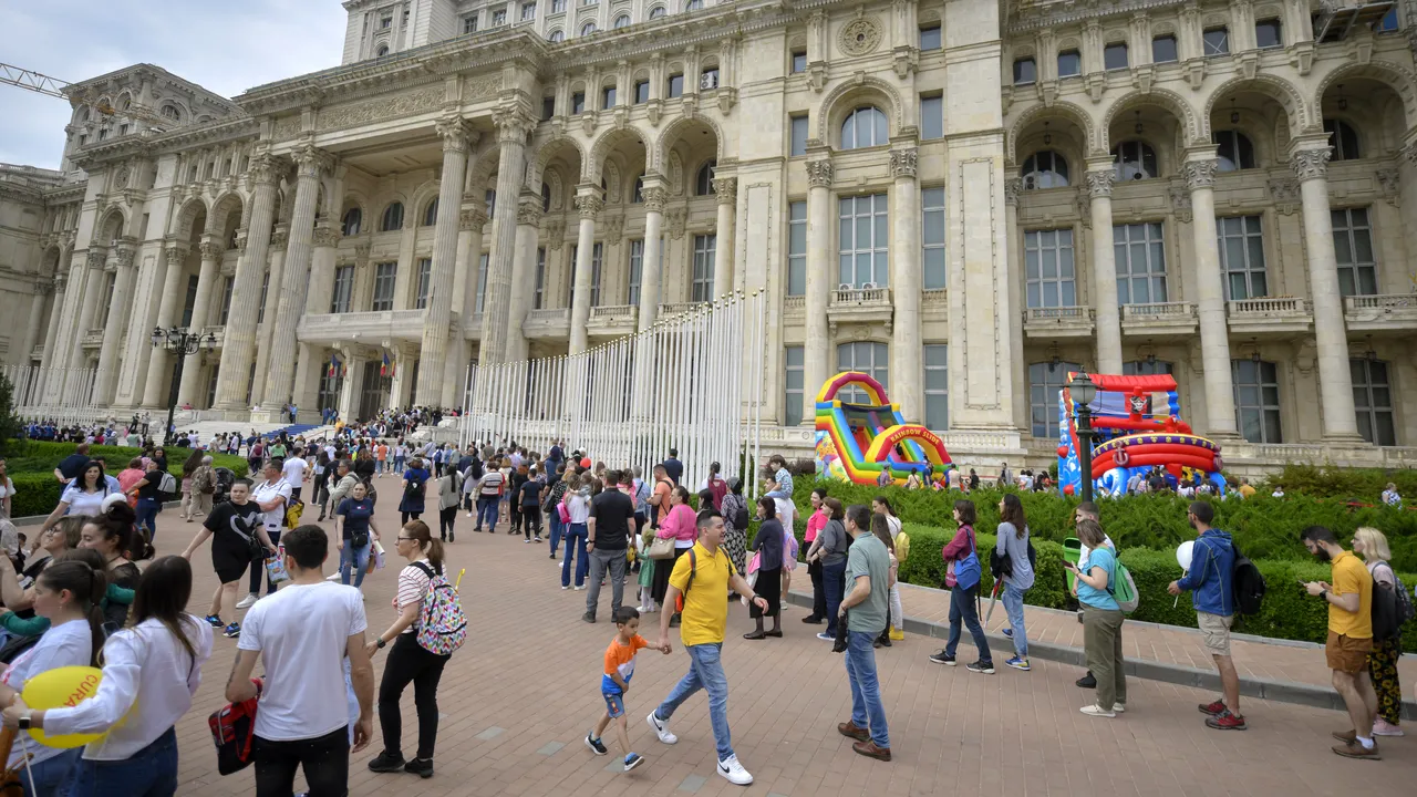 Camera Deputaţilor îşi deschide porţile de Ziua Copilului