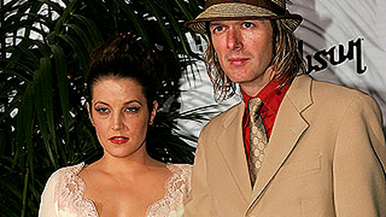 Lisa Marie Presley va naşte gemeni în toamnă