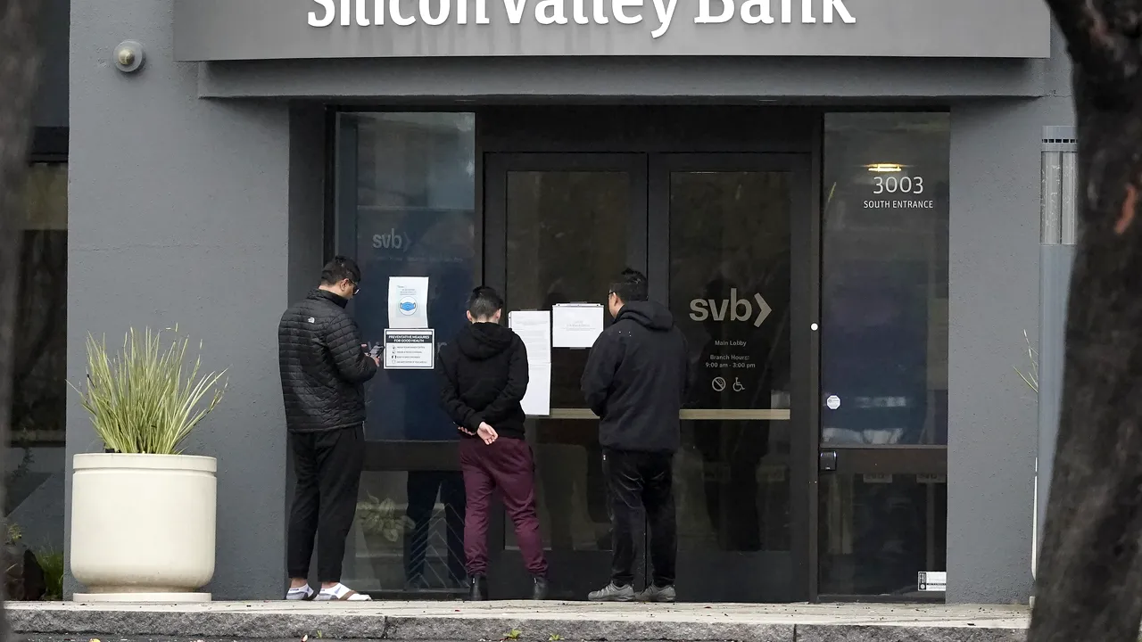 Silicon Valley Bank se prăbuşeşte în cel mai mare faliment bancar din 2008 încoace