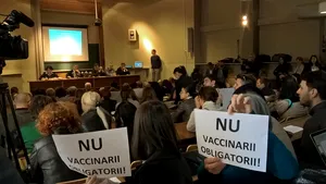 Amenzi URIAŞE pentru părinţii care refuză INFORMAREA, nu vaccinarea/ Cum se stabileşte dacă un părinte se documentează sau nu