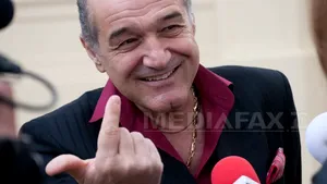 Becali, la Parlament: Acum am venit să vizitez puţin, să văd viitorul meu loc de muncă