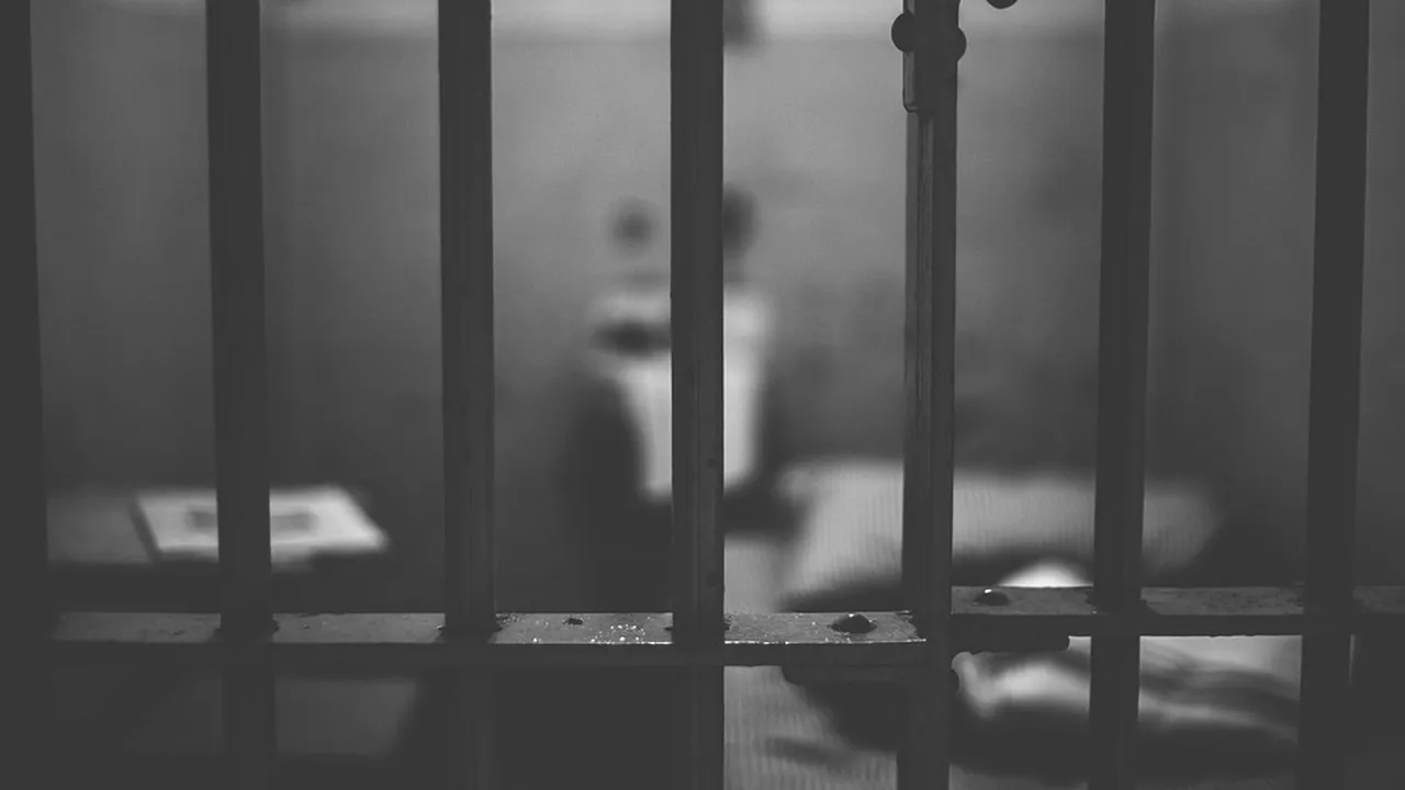 Fostul angajat al CE Oltenia, care şi-a înjunghiat în decembrie soţia în faţa Policlinicii Motru, s-a sinucis în penitenciar