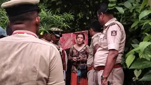 O rusoaică și fiicele sale au fost găsite într-o peșteră din India. Autoritățile pregătesc deportarea