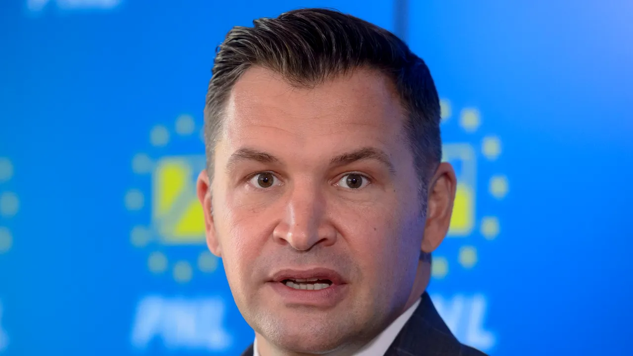 Ionuţ Stroe: Să creşti taxele, mai ales într-o perioadă de criză, e o cumplită greşeală. PNL se opune ferm