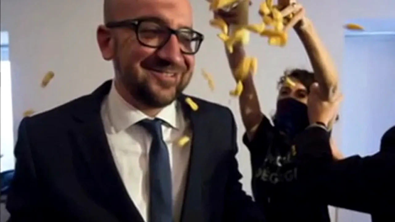 Premierul Belgiei, atacat cu maioneză şi cartofi prăjiţi la o întâlnire cu oameni de afaceri