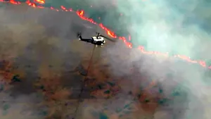 Sute de case evacuate în statul american Washington, din cauza unui incendiu de vegetaţie - VIDEO