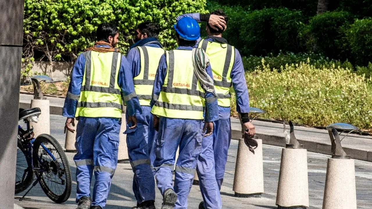 „E o dramă, cei mai buni muncitori se întorc acasă!” Românii, tot mai greu de găsit pe șantierele din Spania